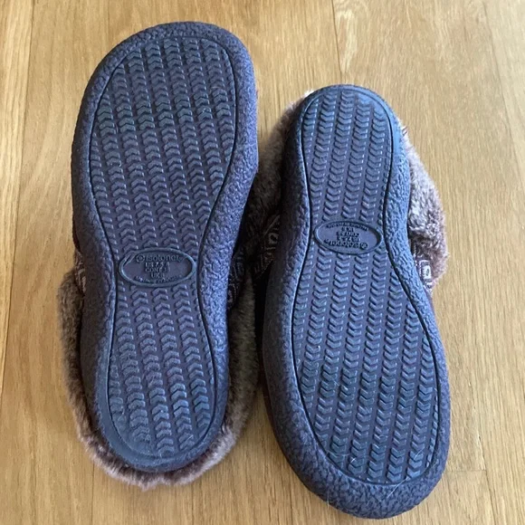 Isotoner Smartzone Gel Zone Technology Slippers - Picture 8 of 9